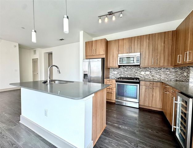 2111 Westheimer Rd Road 1401, Houston, TX 77098