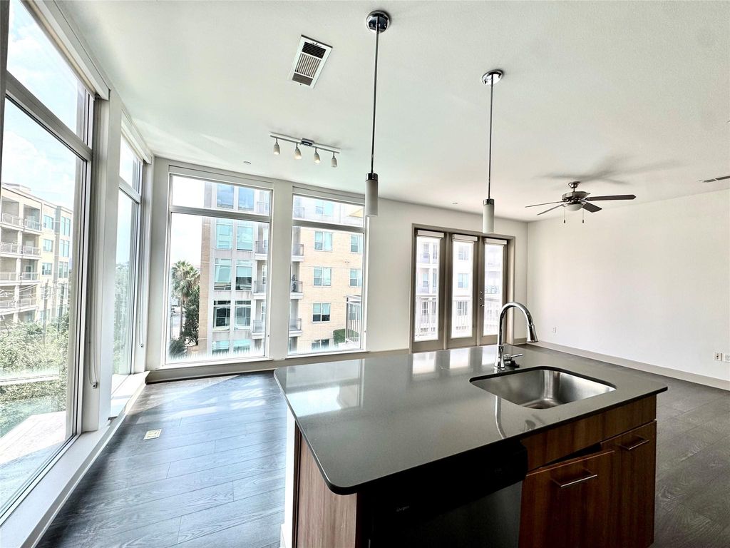 2111 Westheimer Rd Road 1401, Houston, TX 77098