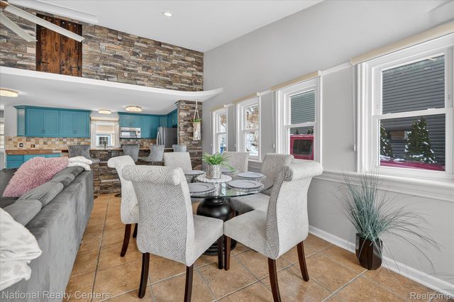 560 Black Oaks Trail, Howell, MI 48843