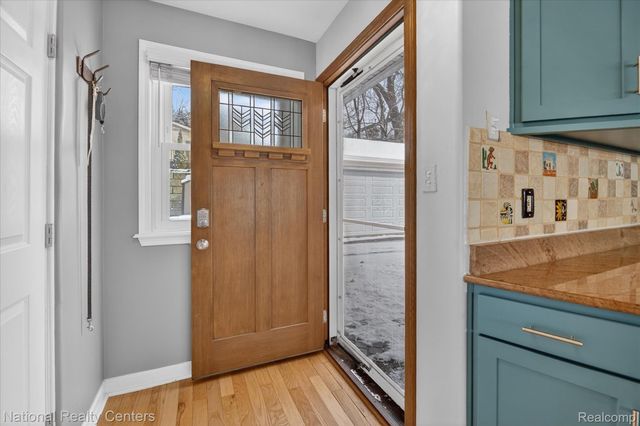 560 Black Oaks Trail, Howell, MI 48843