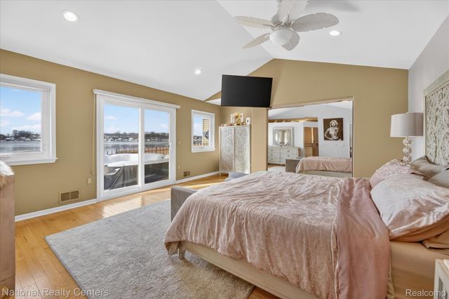 560 Black Oaks Trail, Howell, MI 48843