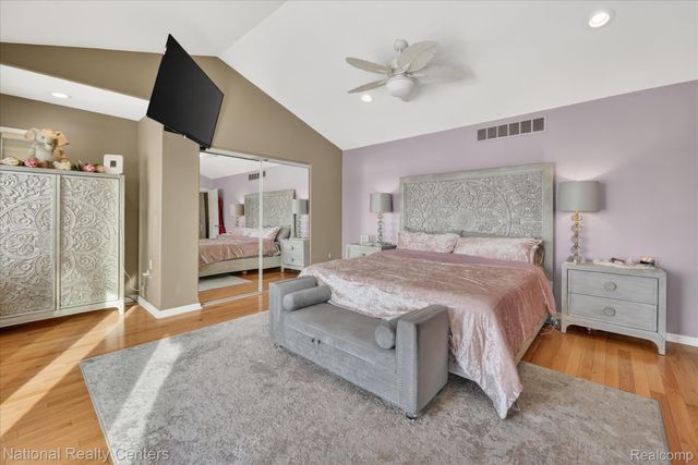 560 Black Oaks Trail, Howell, MI 48843