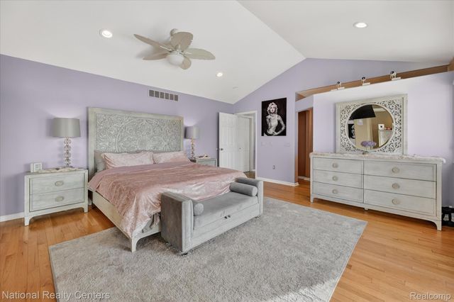 560 Black Oaks Trail, Howell, MI 48843