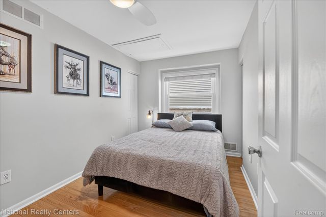 560 Black Oaks Trail, Howell, MI 48843