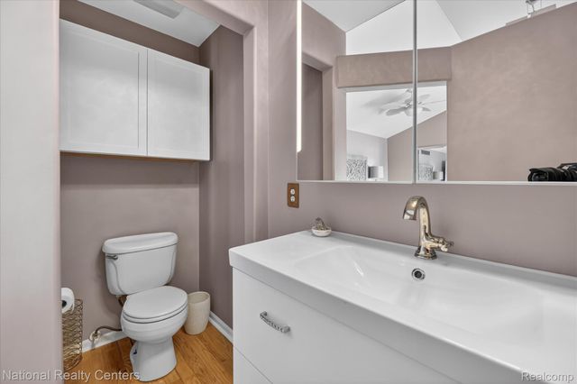 560 Black Oaks Trail, Howell, MI 48843