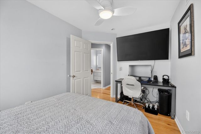 560 Black Oaks Trail, Howell, MI 48843