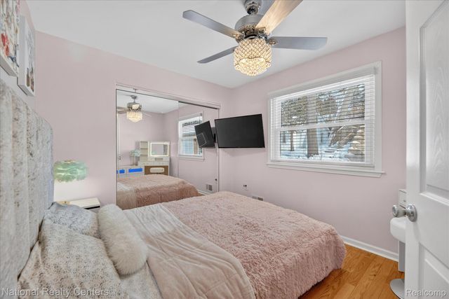 560 Black Oaks Trail, Howell, MI 48843