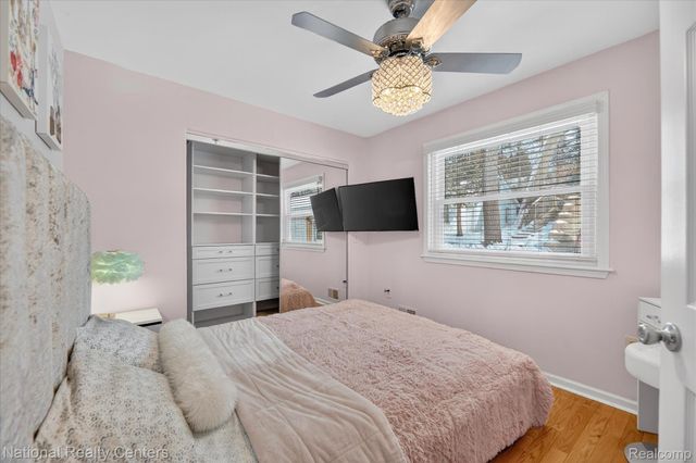 560 Black Oaks Trail, Howell, MI 48843