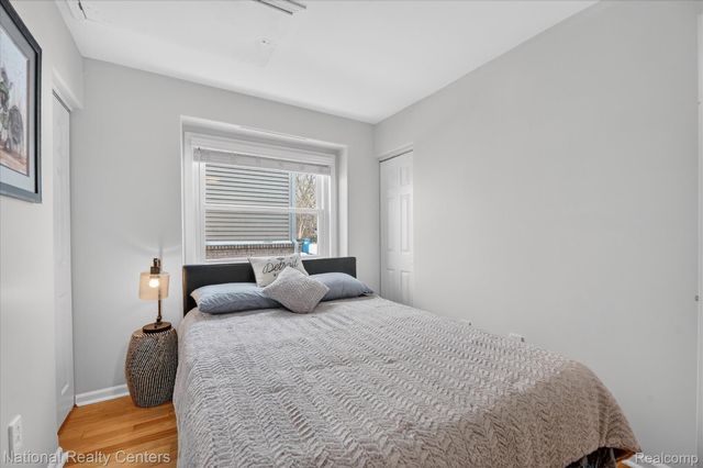 560 Black Oaks Trail, Howell, MI 48843