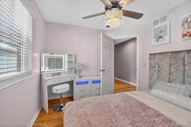 560 Black Oaks Trail, Howell, MI 48843