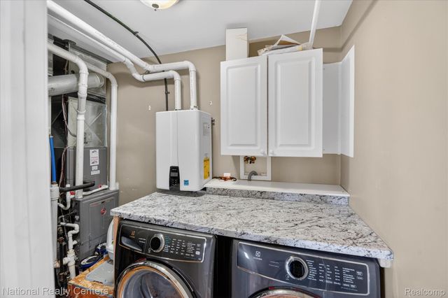 560 Black Oaks Trail, Howell, MI 48843