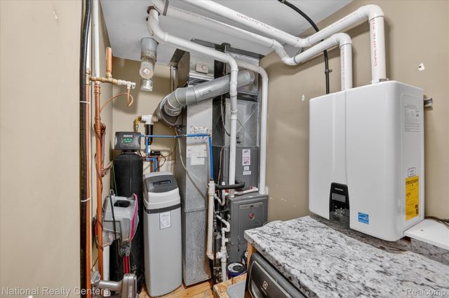 560 Black Oaks Trail, Howell, MI 48843