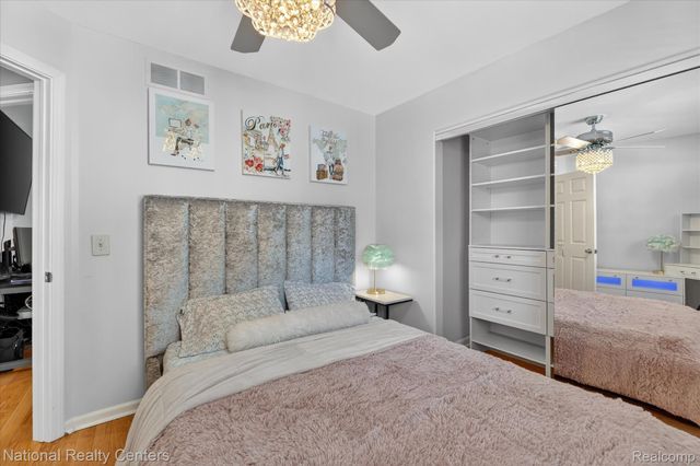 560 Black Oaks Trail, Howell, MI 48843