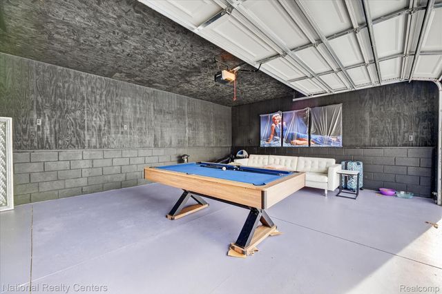 560 Black Oaks Trail, Howell, MI 48843