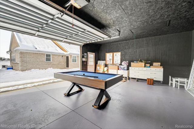 560 Black Oaks Trail, Howell, MI 48843