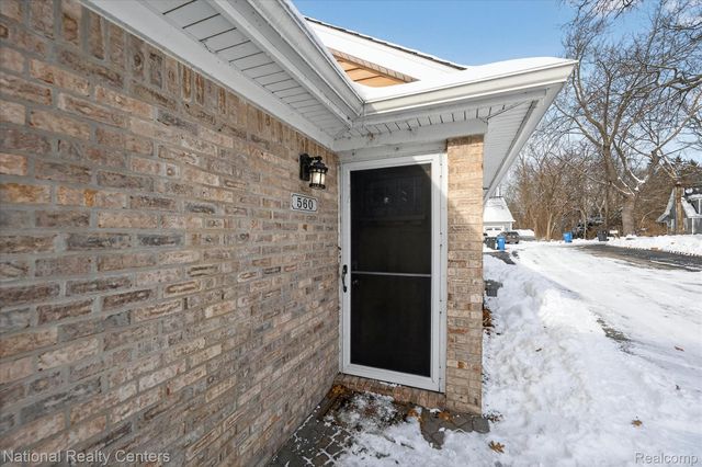 560 Black Oaks Trail, Howell, MI 48843