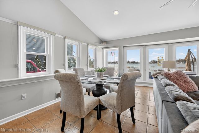 560 Black Oaks Trail, Howell, MI 48843