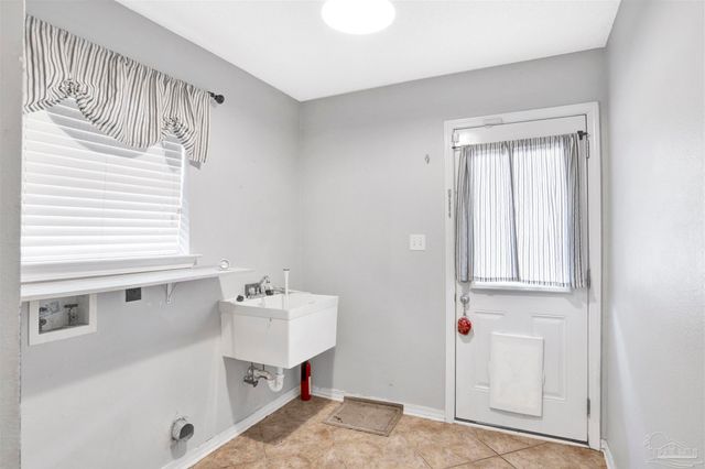 7604 Brewster St, Navarre, FL 32566