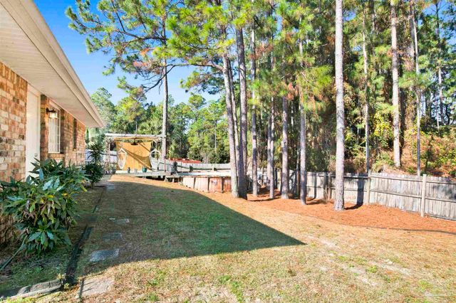 7604 Brewster St, Navarre, FL 32566