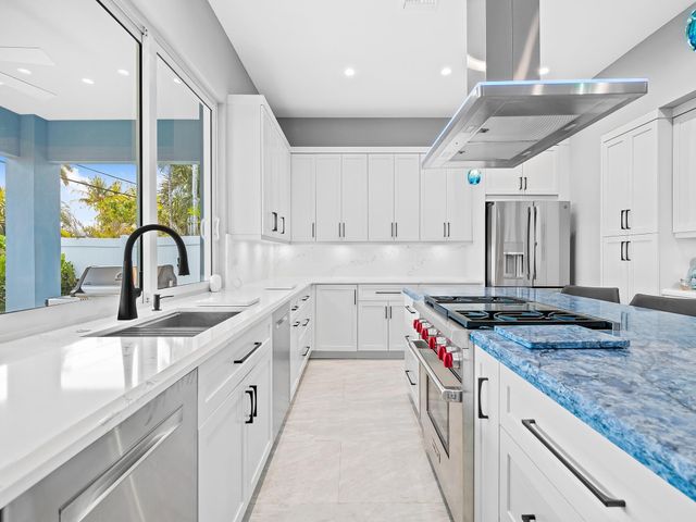 2754 NE 31st Court, Lighthouse Point, FL 33064