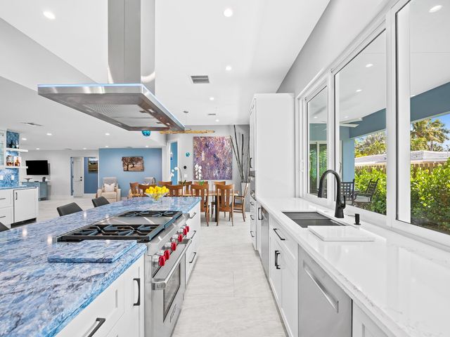 2754 NE 31st Court, Lighthouse Point, FL 33064