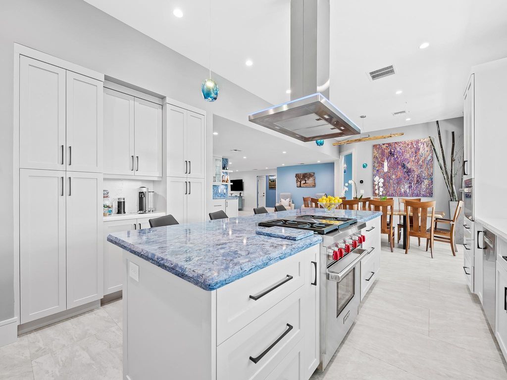 2754 NE 31st Court, Lighthouse Point, FL 33064