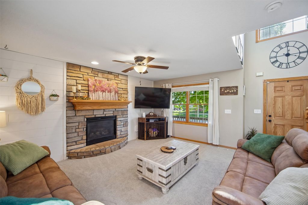 1710 3rd Avenue SE, Altoona, IA 50009