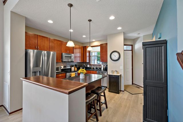 18062 Kindred Court, Lakeville, MN 55044