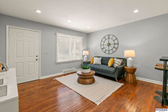 5846 Sahler Street, Omaha, NE 68104