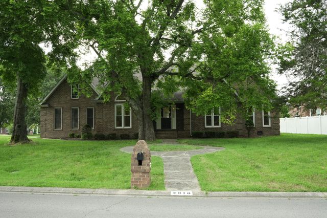 2810 Regenwood Dr, Murfreesboro, TN 37129