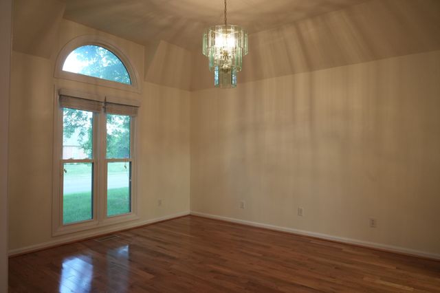 2810 Regenwood Dr, Murfreesboro, TN 37129