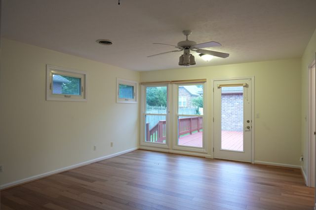 2810 Regenwood Dr, Murfreesboro, TN 37129