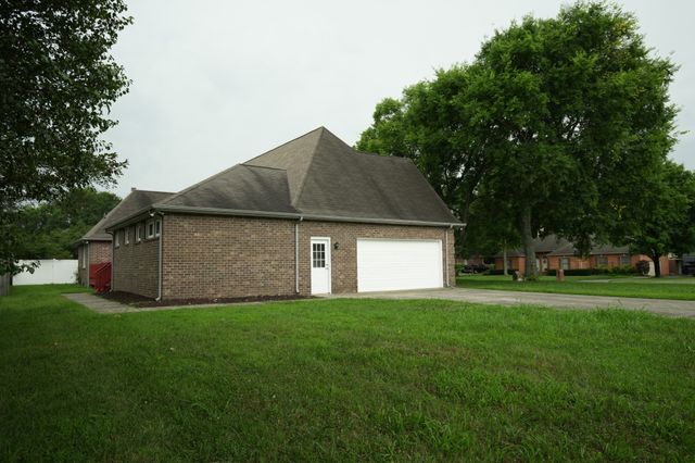 2810 Regenwood Dr, Murfreesboro, TN 37129