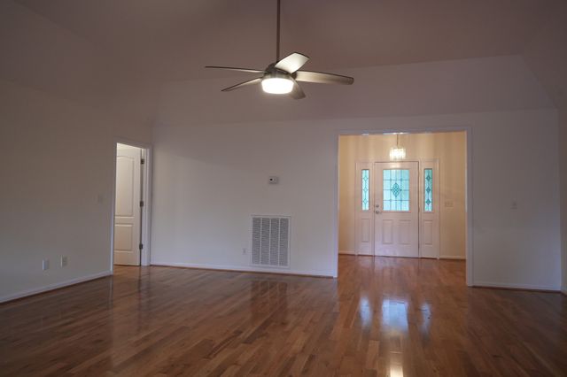 2810 Regenwood Dr, Murfreesboro, TN 37129