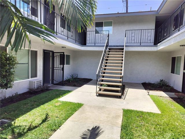 2890 E Artesia 22, Long Beach, CA 90805