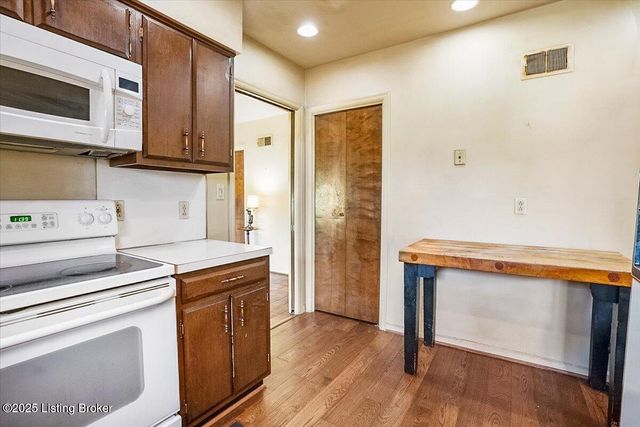 2500 Glenmary Ave APT 303, Louisville, KY 40204