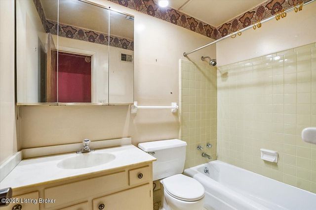 2500 Glenmary Ave APT 303, Louisville, KY 40204