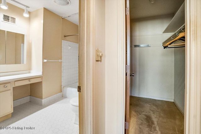 2500 Glenmary Ave APT 303, Louisville, KY 40204