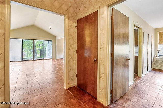 2500 Glenmary Ave APT 303, Louisville, KY 40204
