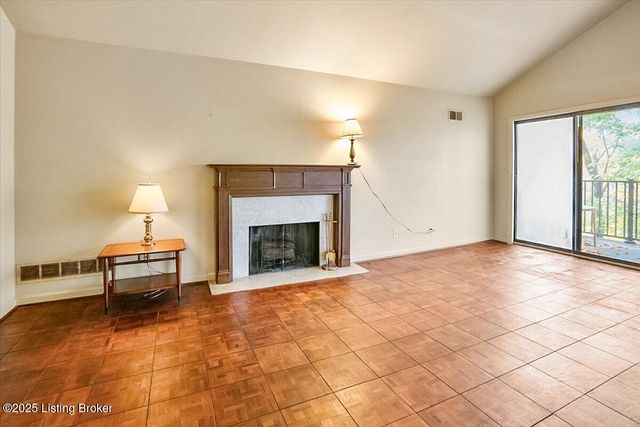 2500 Glenmary Ave APT 303, Louisville, KY 40204