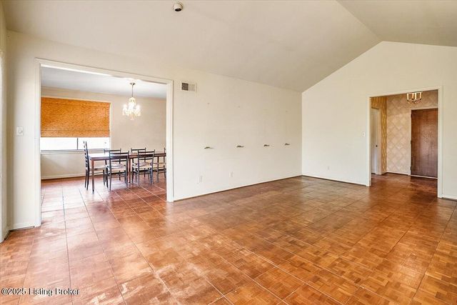 2500 Glenmary Ave APT 303, Louisville, KY 40204