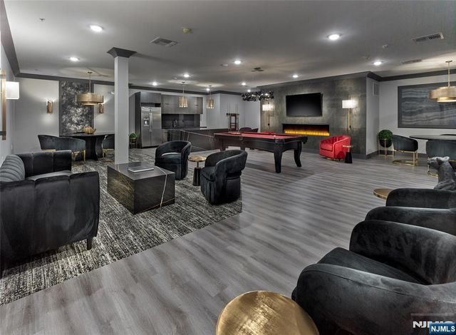 8 Tice Road 312, Franklin Lakes, NJ 07417