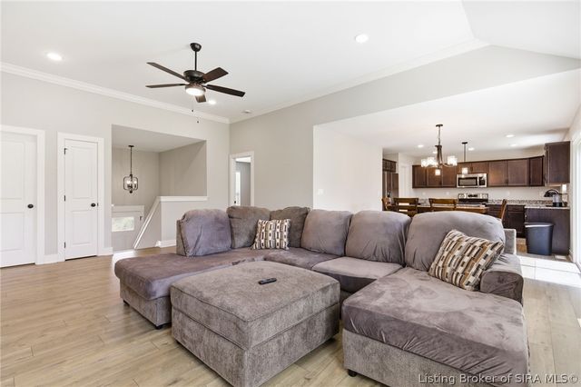 8008 Palermo Trail, Sellersburg, IN 47172