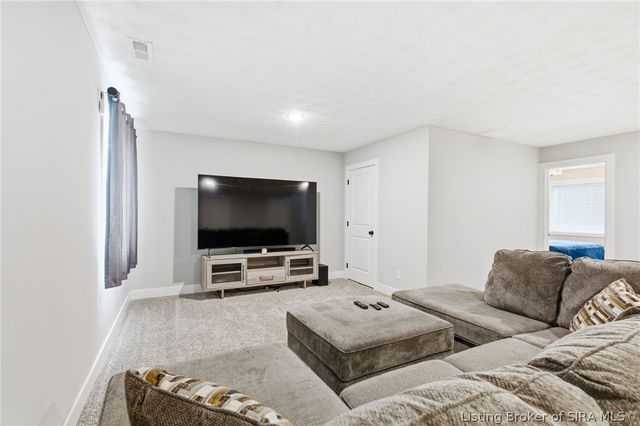 8008 Palermo Trail, Sellersburg, IN 47172