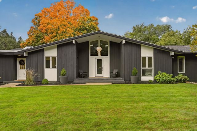 2221 Hillside Lane SW, Rochester, MN 55902
