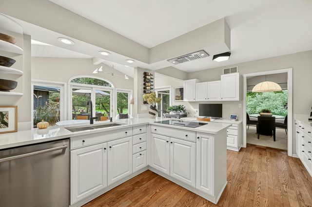 2221 Hillside Lane SW, Rochester, MN 55902