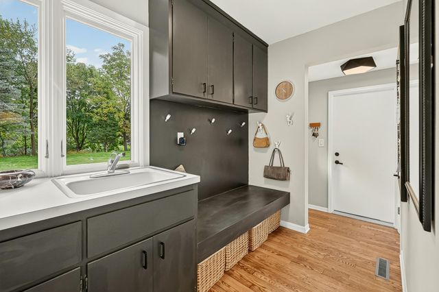 2221 Hillside Lane SW, Rochester, MN 55902