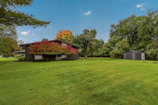 2221 Hillside Lane SW, Rochester, MN 55902