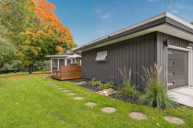 2221 Hillside Lane SW, Rochester, MN 55902