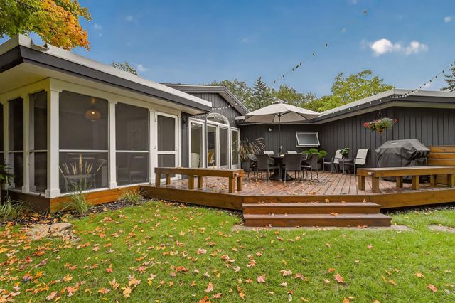 2221 Hillside Lane SW, Rochester, MN 55902